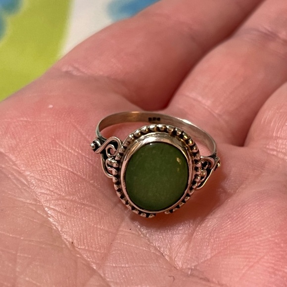 VTG Glowing Jade or Jadeite Sterling Silver 925 Size 5 3/4 Ring - Picture 5 of 7